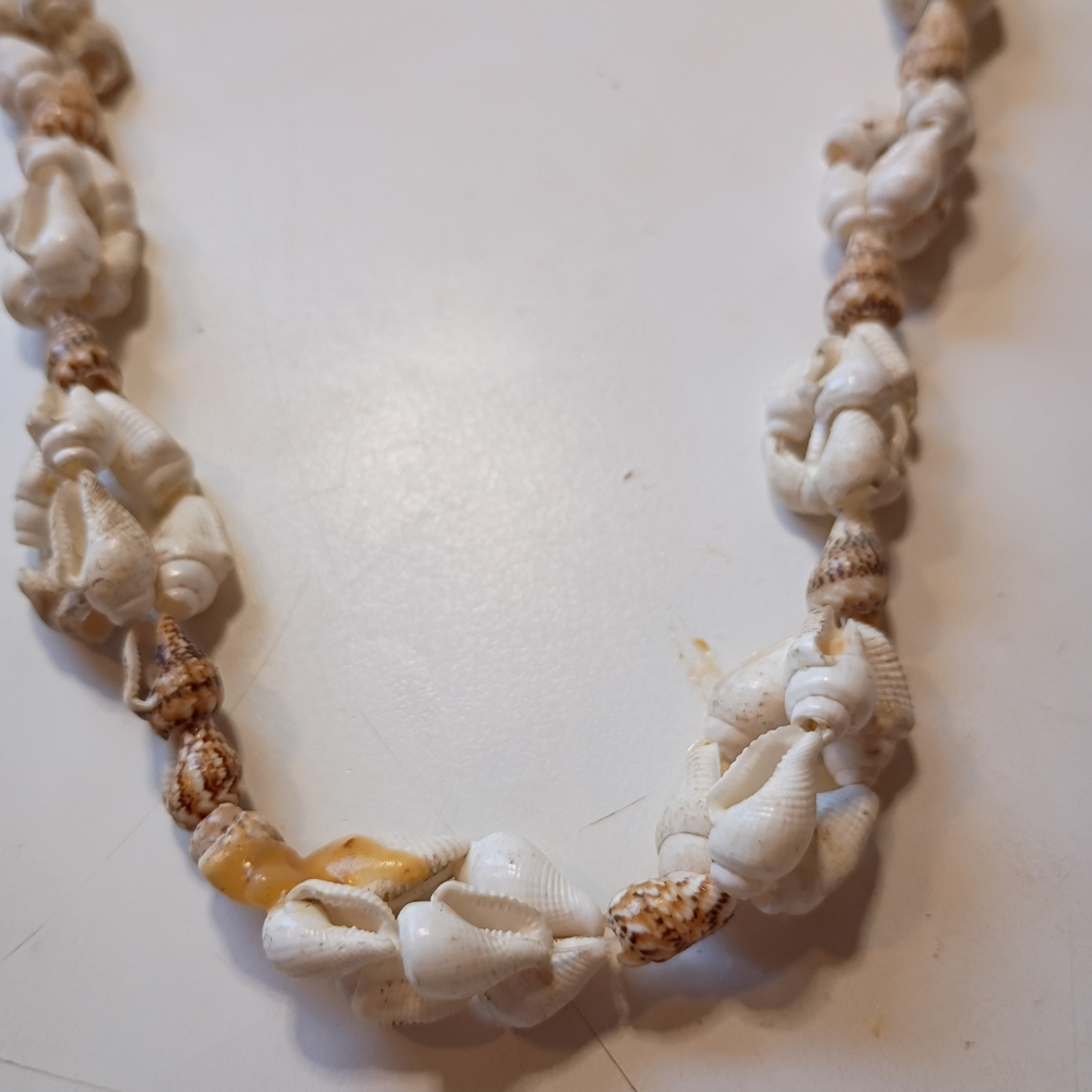 Shell Beaded Necklace - Picture 3 of 10